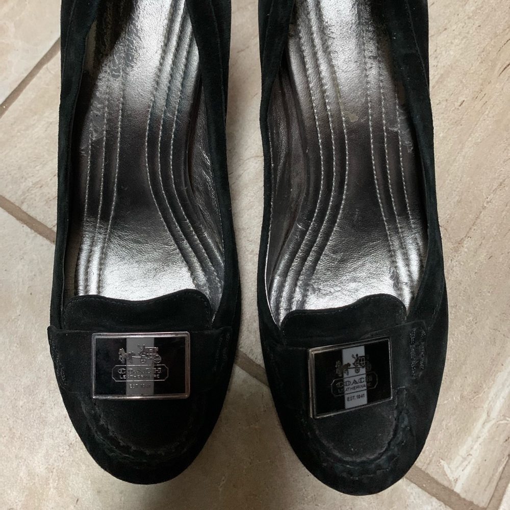 Coach pumps